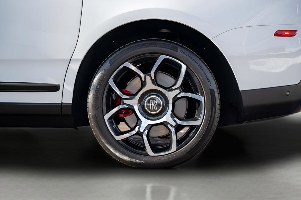 Used 2022 Rolls-Royce Cullinan Black Badge image 10