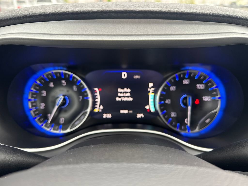 Used 2024 Chrysler Pacifica Touring image 17