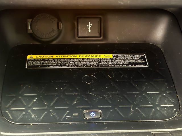 Used 2020 Toyota RAV4 XLE Premium image 30