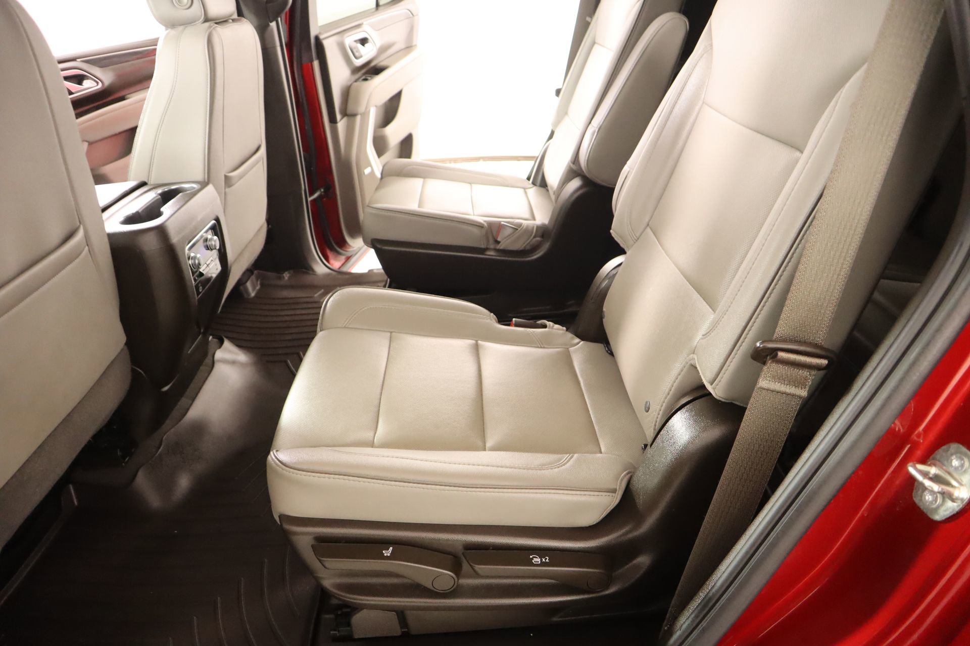 Used 2023 GMC Yukon SLT w/ SLT Premium Package AWD/4WD image 13