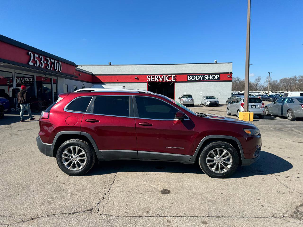 Used 2019 Jeep Cherokee Latitude Plus FWD image 2