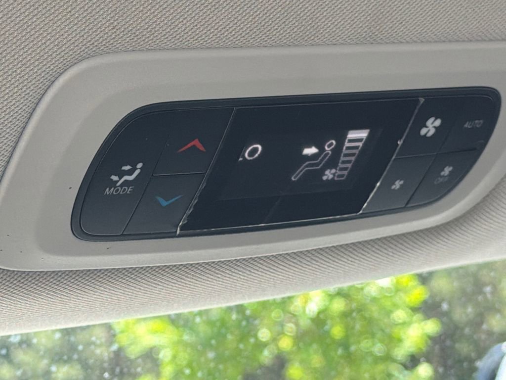 Used 2018 Chrysler Pacifica Limited FWD image 22