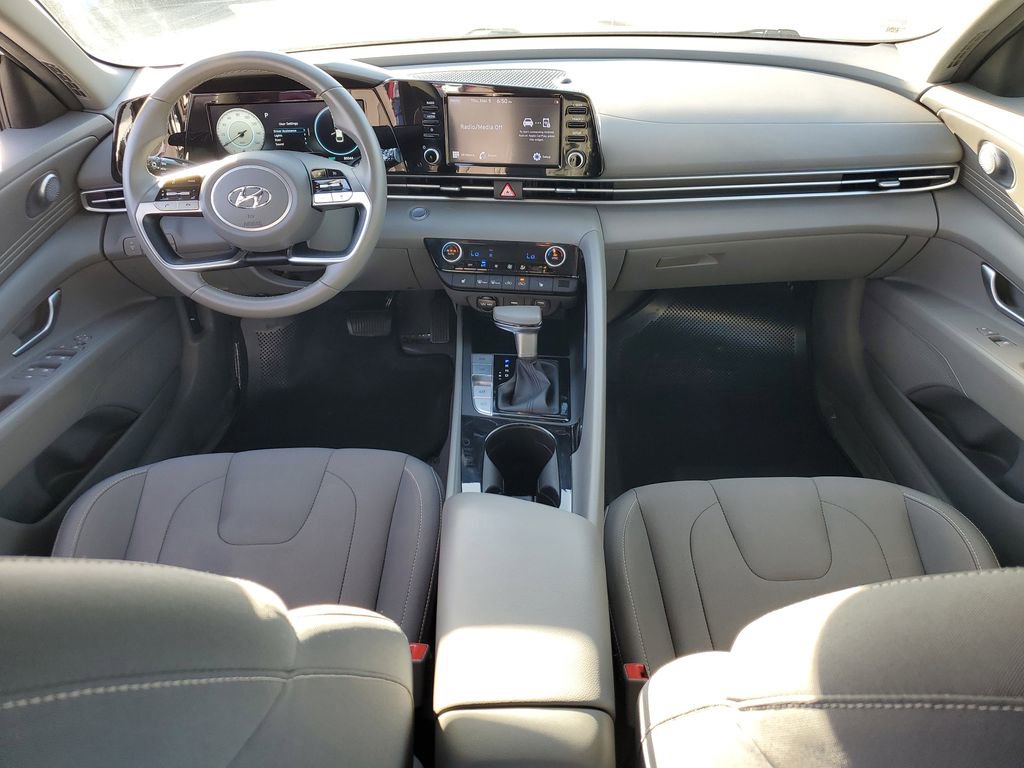 Used 2022 Hyundai Elantra SEL w/ Convenience Package image 8