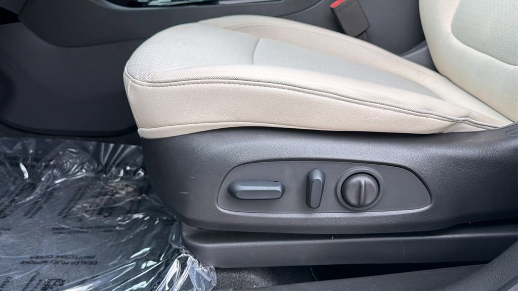 Used 2023 Buick Encore GX Preferred w/ Cold Weather Comfort Package FWD image 18