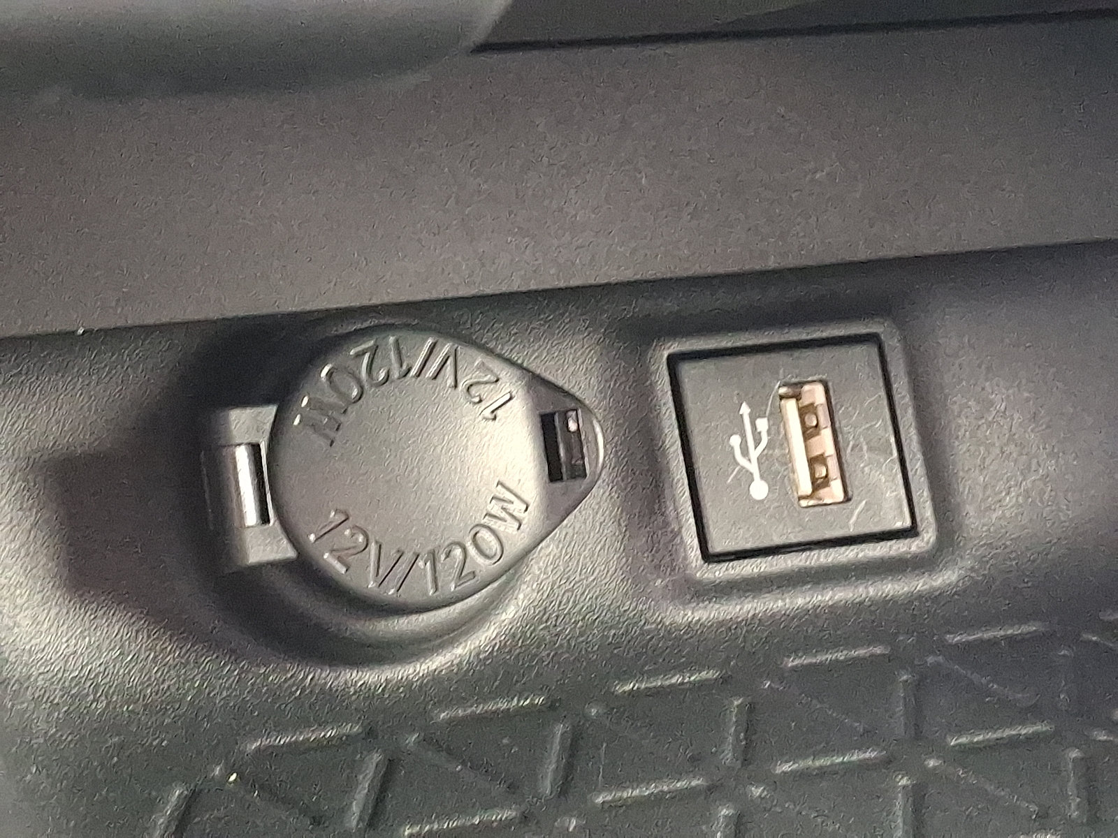 Certified 2025 Toyota RAV4 LE AWD/4WD image 24