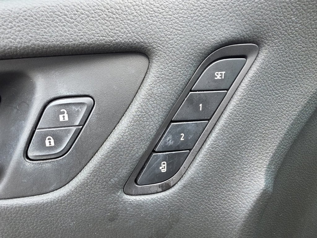 Used 2020 Buick Envision Essence w/ LPO, Cargo Package FWD image 16