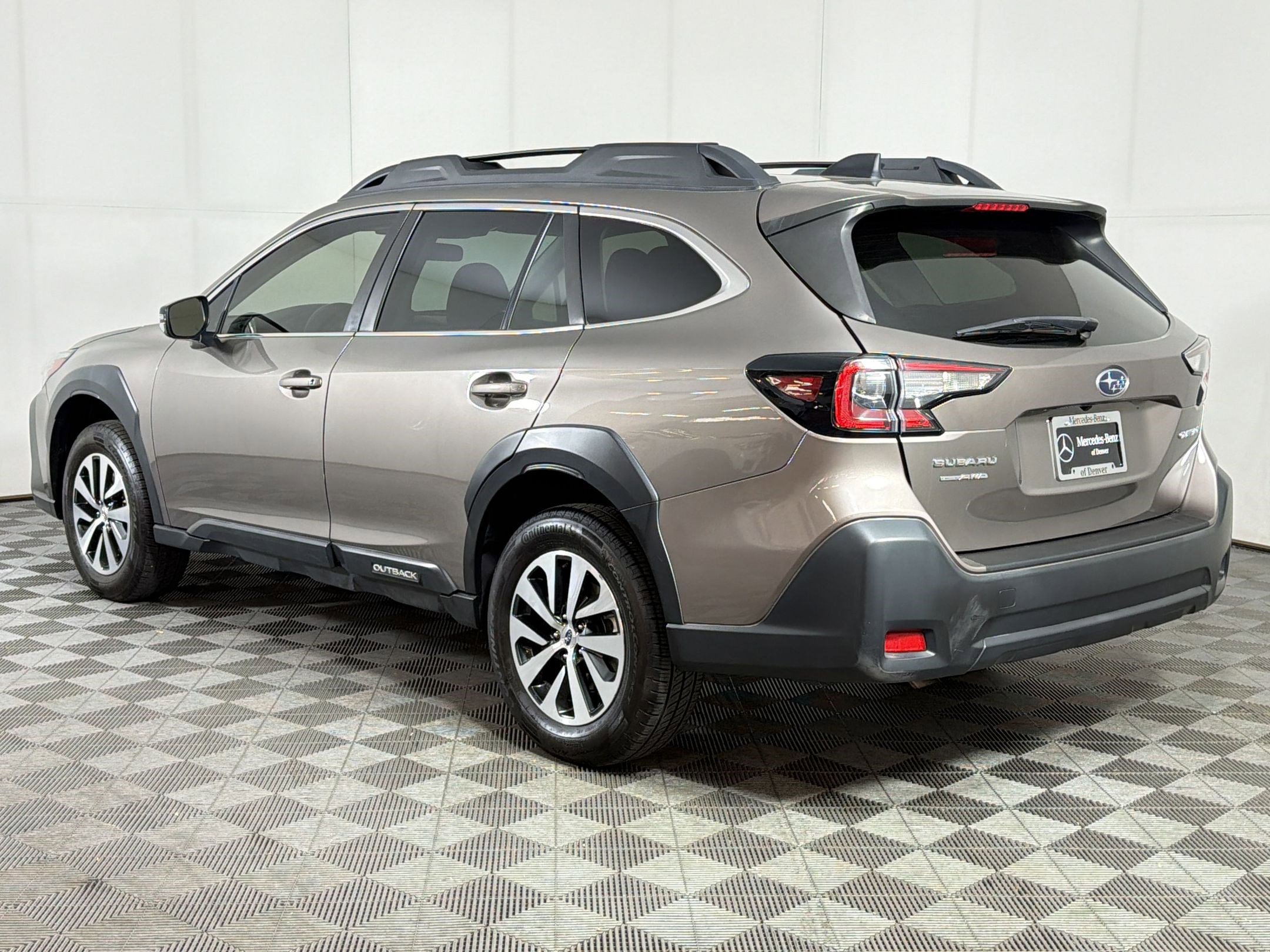 Used 2024 Subaru Outback Premium AWD/4WD image 3