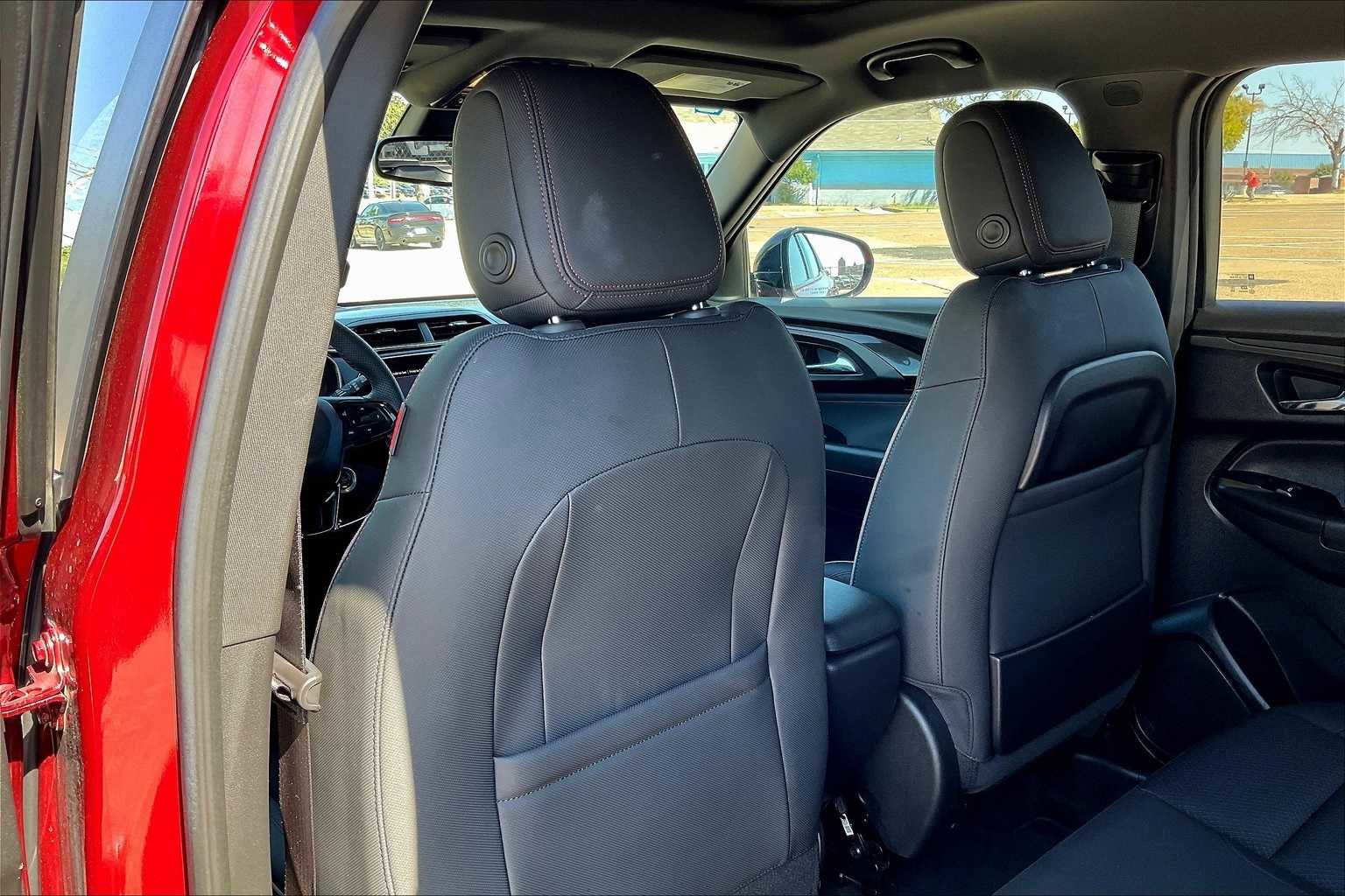 Used 2023 Chevrolet TrailBlazer RS w/ Sun and Liftgate Package image 12