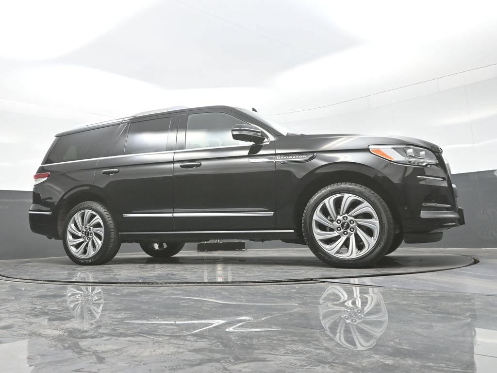 Used 2022 Lincoln Navigator Reserve AWD/4WD image 28