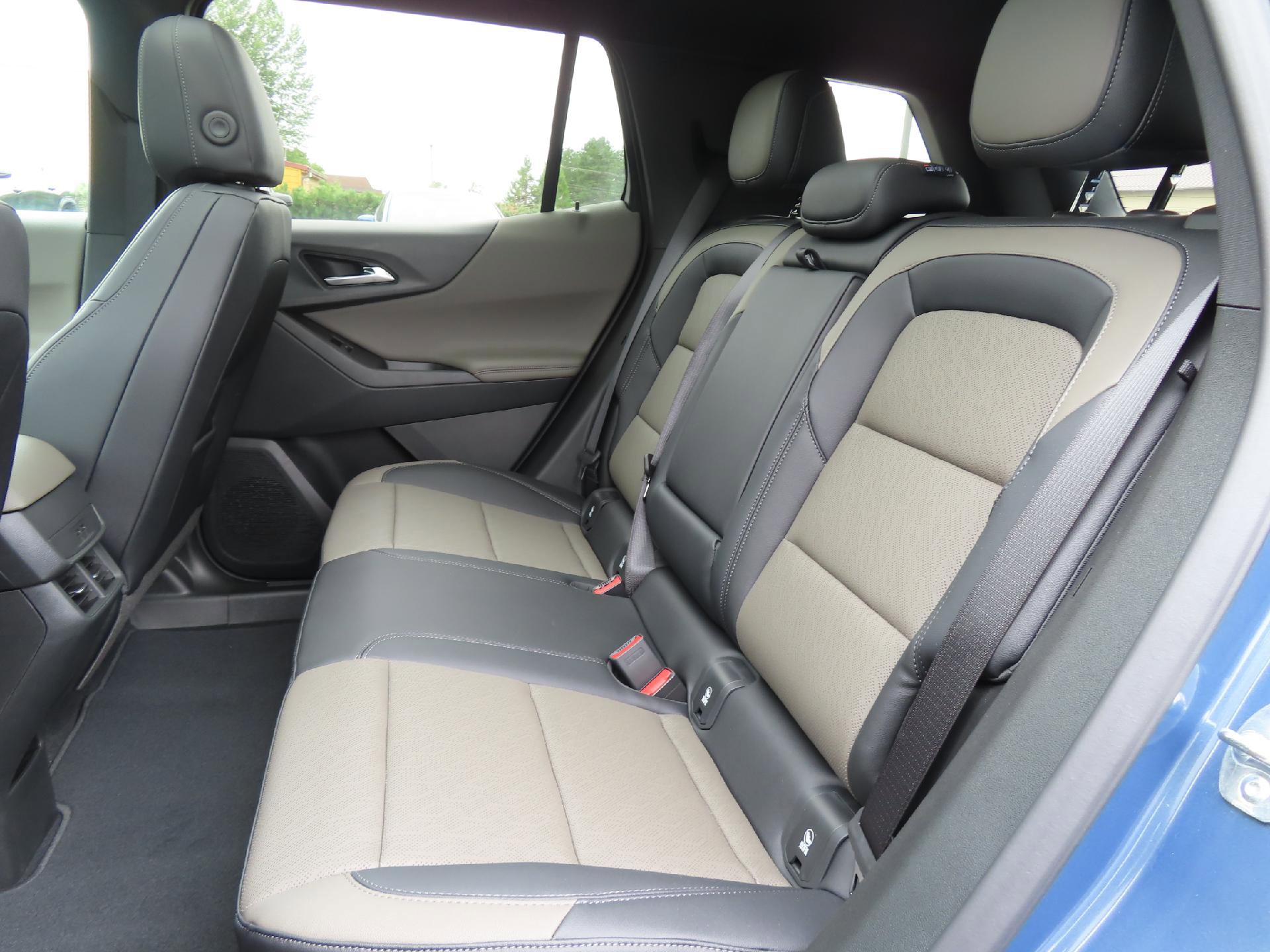 New 2025 Chevrolet Equinox LT w/ Convenience Package II image 35