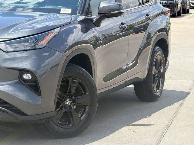 Certified 2025 Toyota Highlander LE FWD image 3