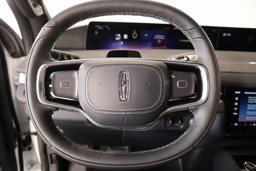 New 2025 Lincoln Navigator Reserve w/ Jet Appearance Package image 3