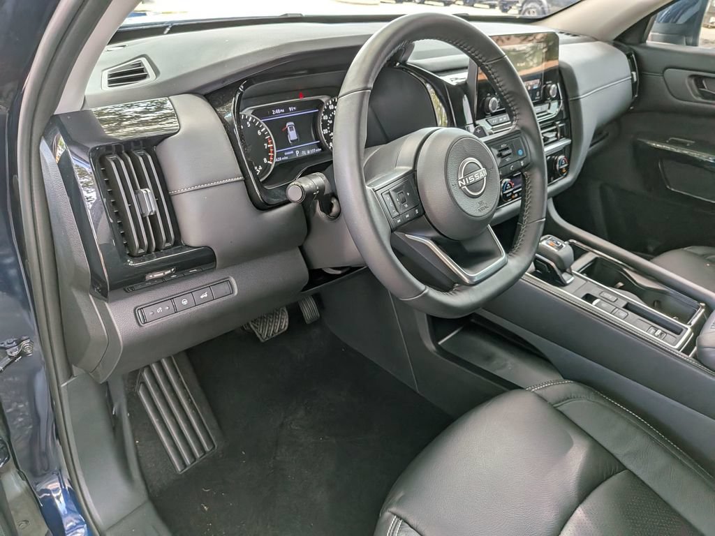 Used 2025 Nissan Pathfinder SV FWD image 36