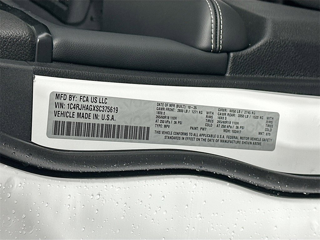 New 2025 Jeep Grand Cherokee Altitude image 19