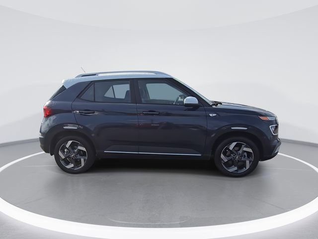 Used 2025 Hyundai Venue Limited image 9