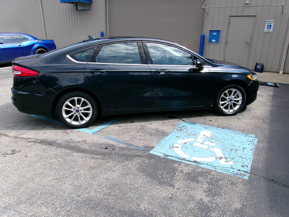 Used 2020 Ford Fusion SE FWD image 6