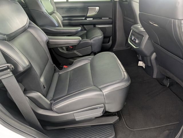 Used 2025 Ford Expedition Platinum AWD/4WD image 32
