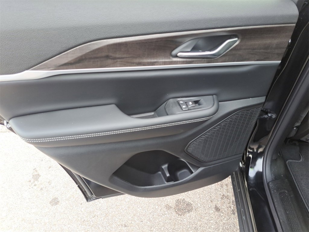 New 2026 Jeep Grand Cherokee L Laredo image 16