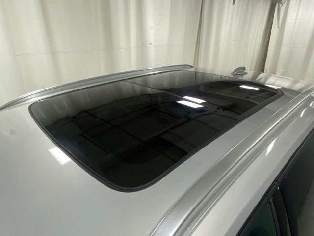 Used 2025 Volvo XC40 B5 Core AWD/4WD image 6