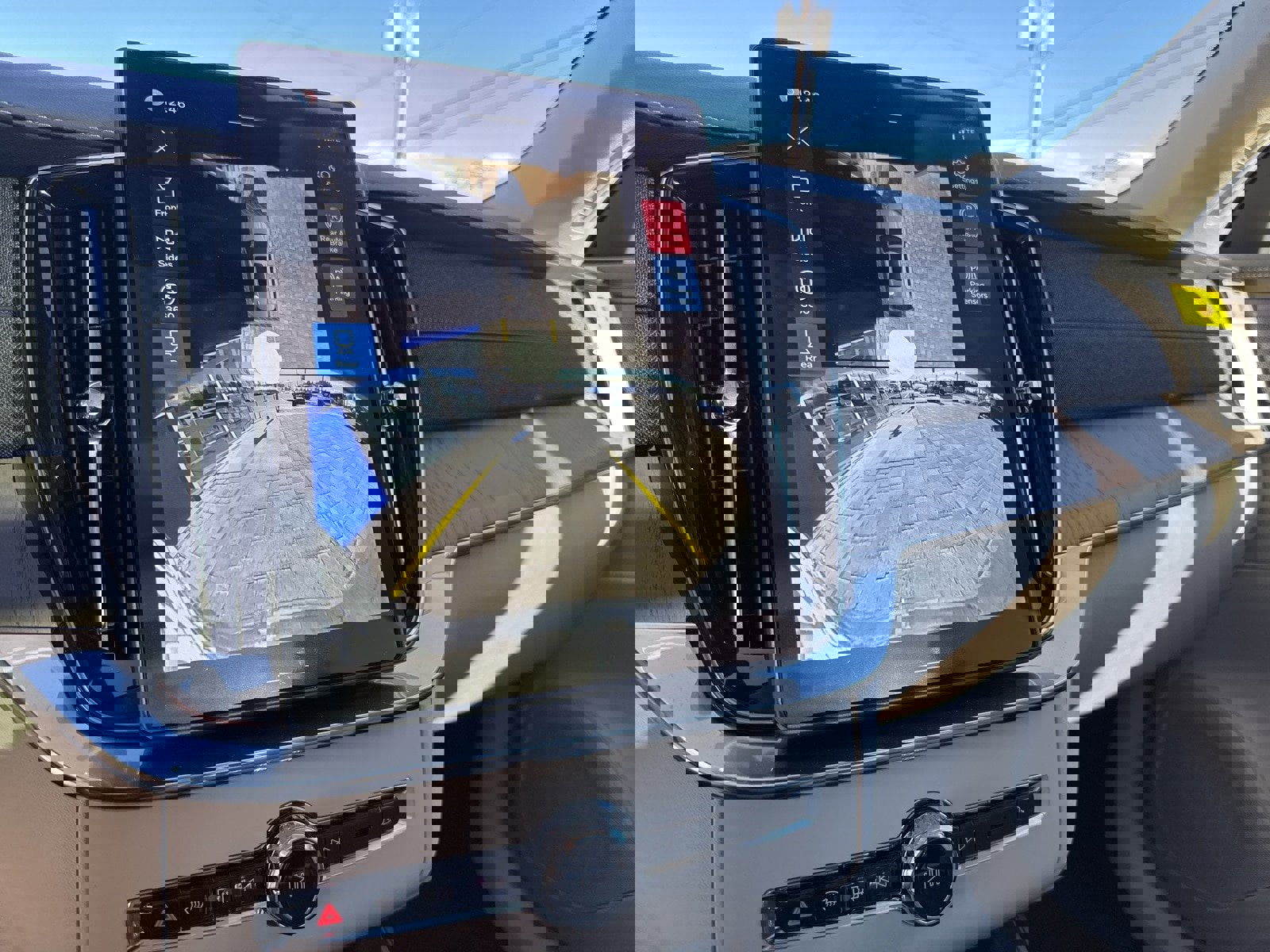 New 2026 Volvo XC90 T8 Ultra w/ Protection Package Premier image 25