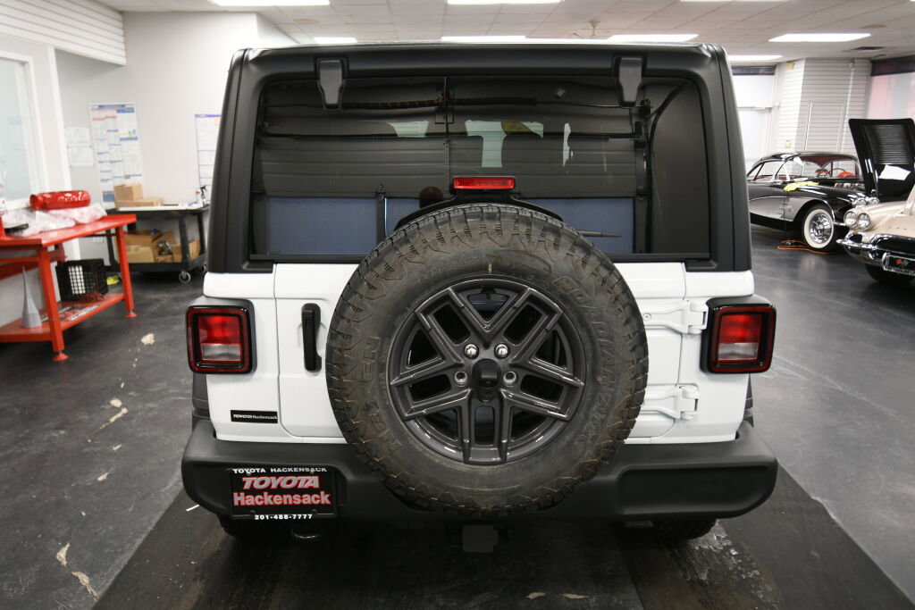 Used 2025 Jeep Wrangler Sport S image 6