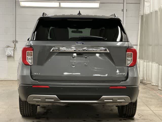 Used 2024 Ford Explorer XLT w/ Equipment Group 202A AWD/4WD image 4