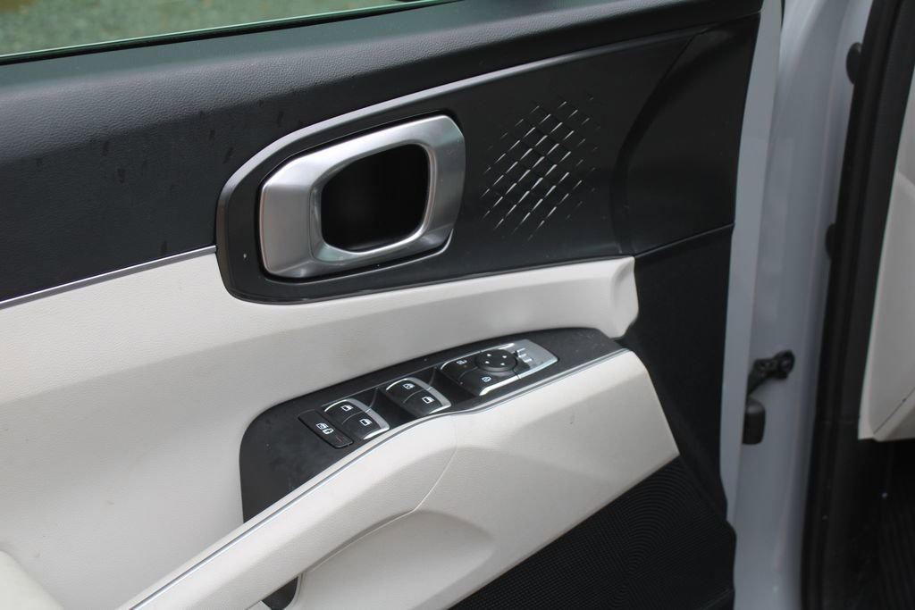 Certified 2025 Kia Sorento S w/ Panoramic Sunroof Package image 19