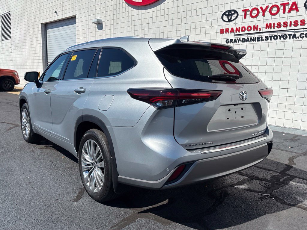 Used 2025 Toyota Highlander Platinum AWD/4WD image 6