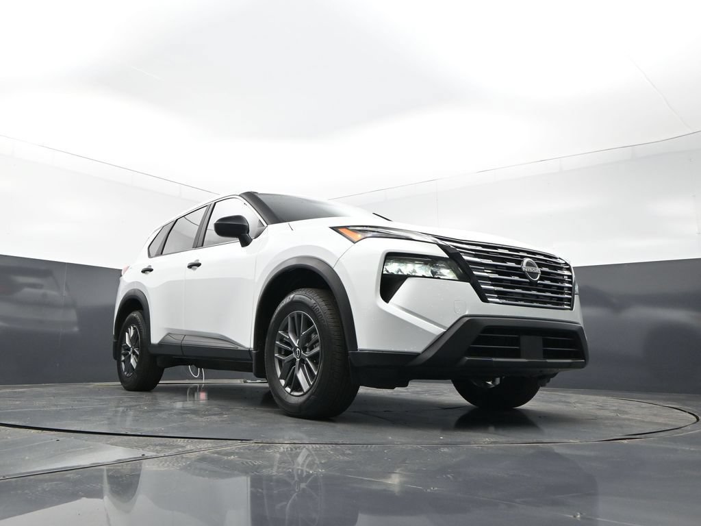 Certified 2025 Nissan Rogue S FWD image 23