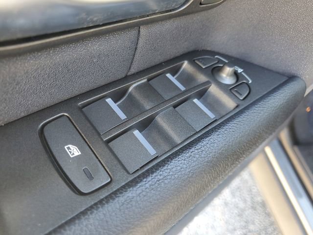 Used 2019 Land Rover Range Rover Evoque SE image 18