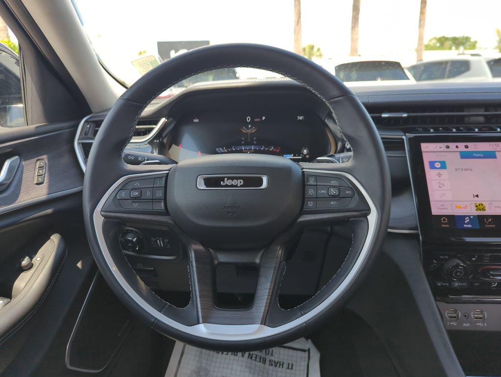 Used 2022 Jeep Grand Cherokee L Limited w/ Black Appearance Package AWD/4WD image 25