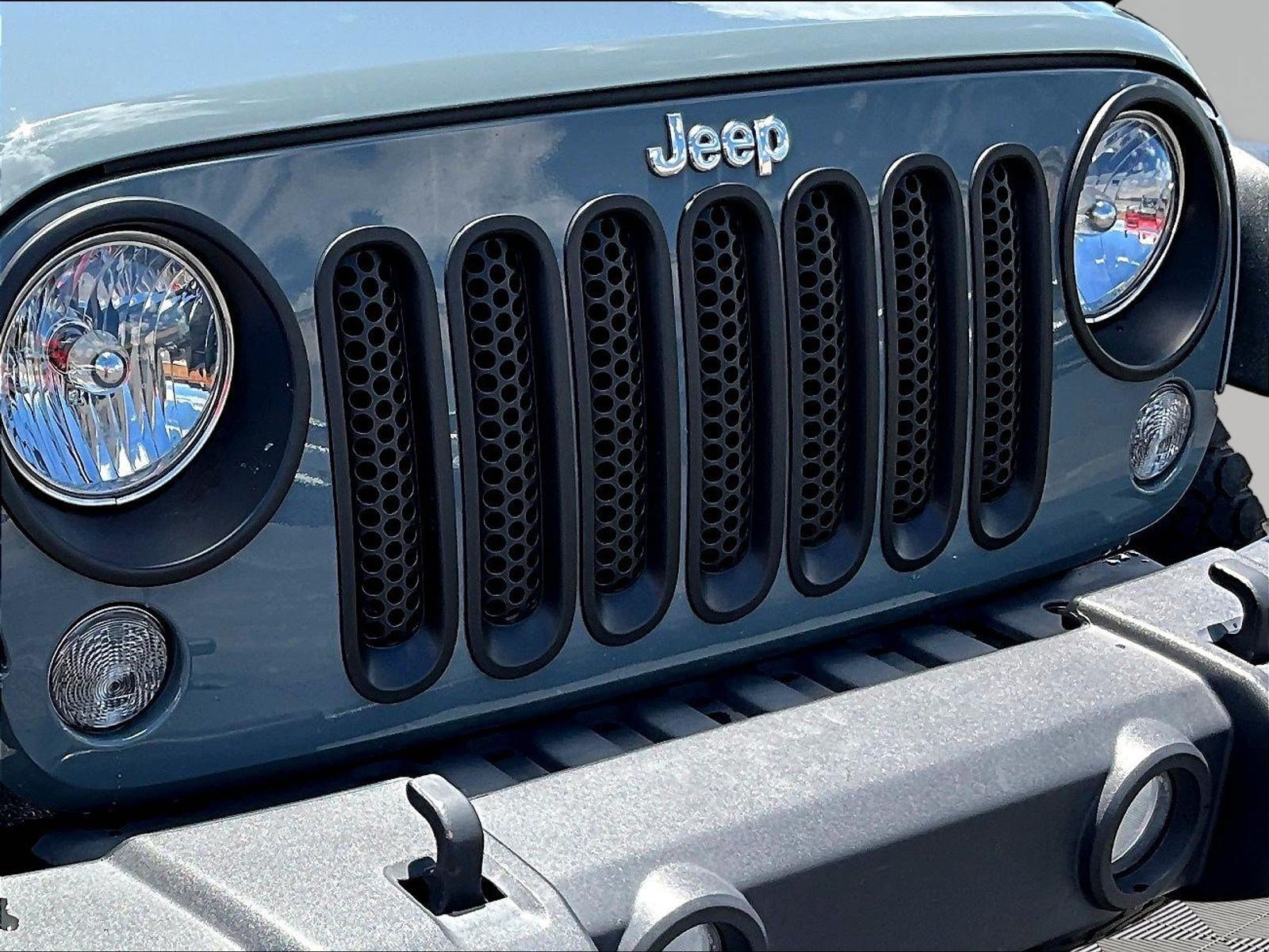 Used 2015 Jeep Wrangler Rubicon w/ Power Convenience Group AWD/4WD image 32