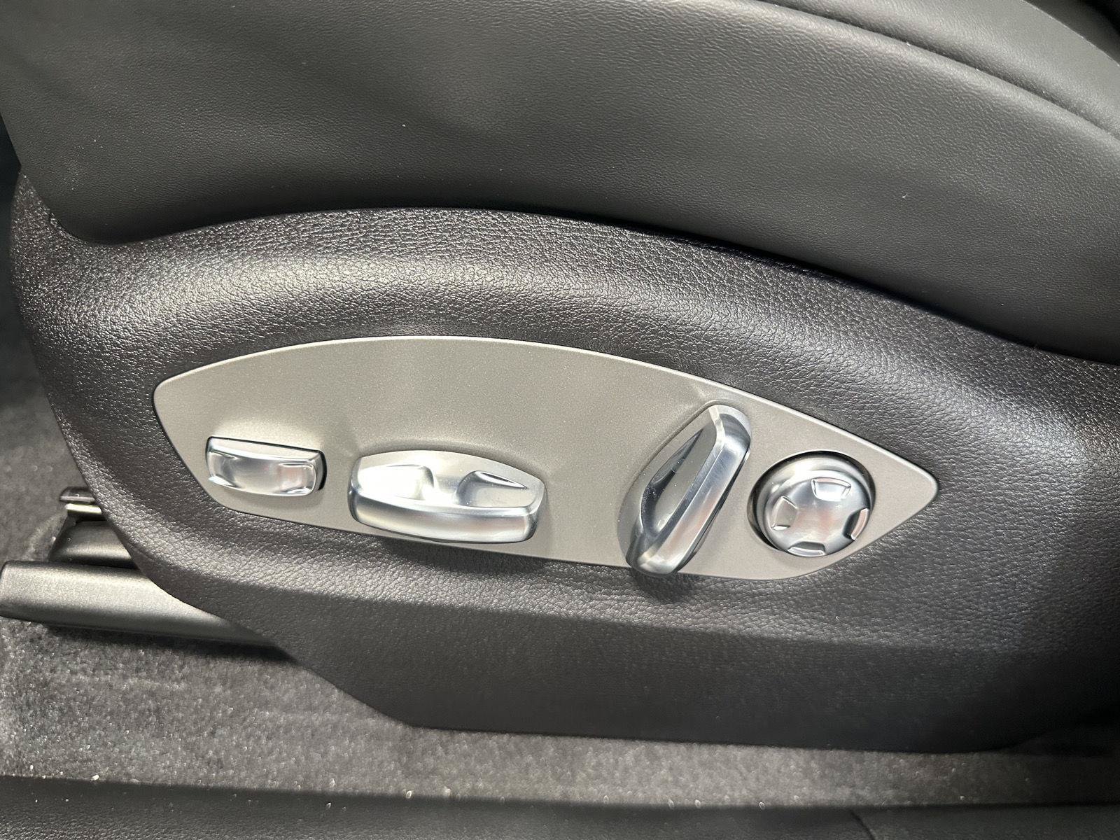 New 2026 Porsche Macan AWD/4WD image 19