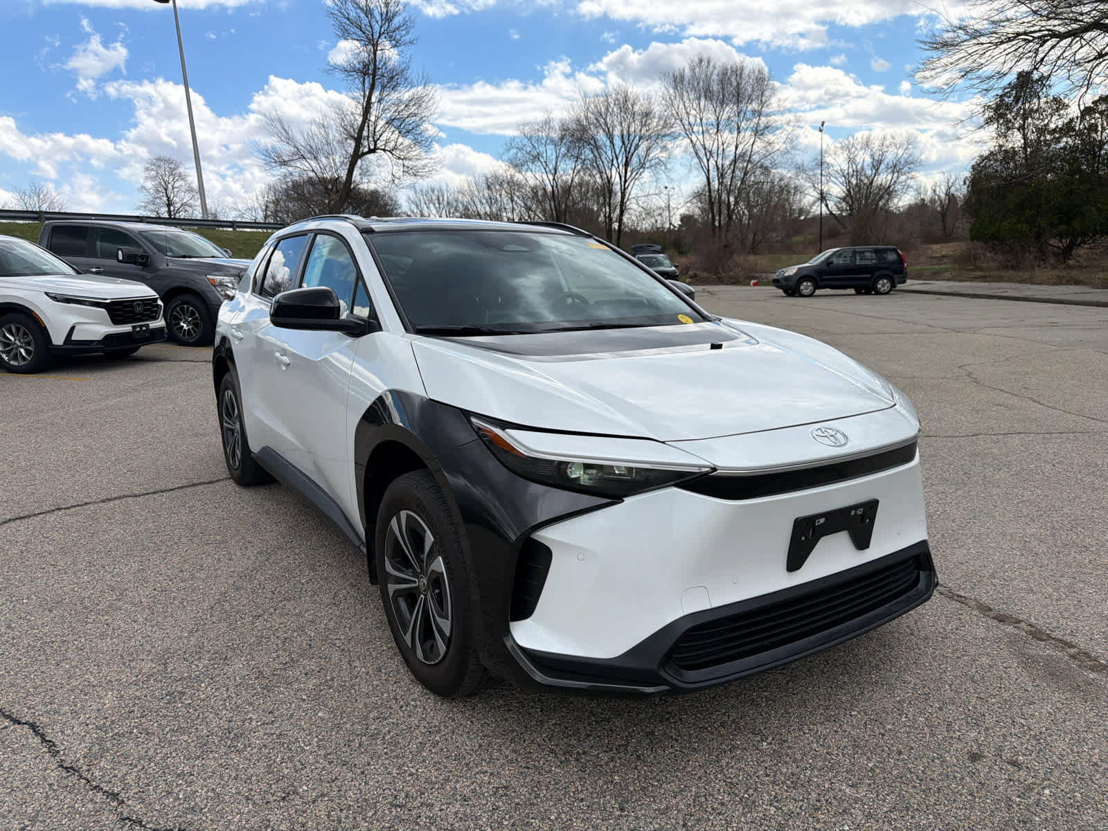 Used 2024 Toyota bZ4X XLE w/ Weather Package image 4