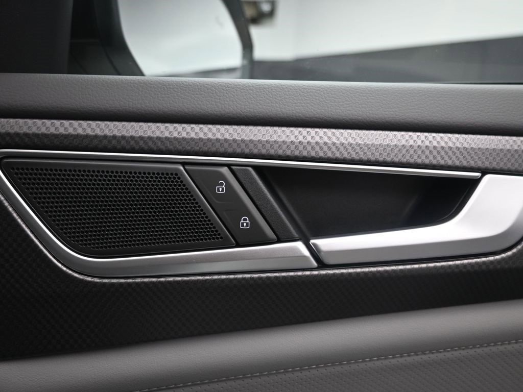 Used 2025 Volkswagen Atlas Peak Edition SE image 31