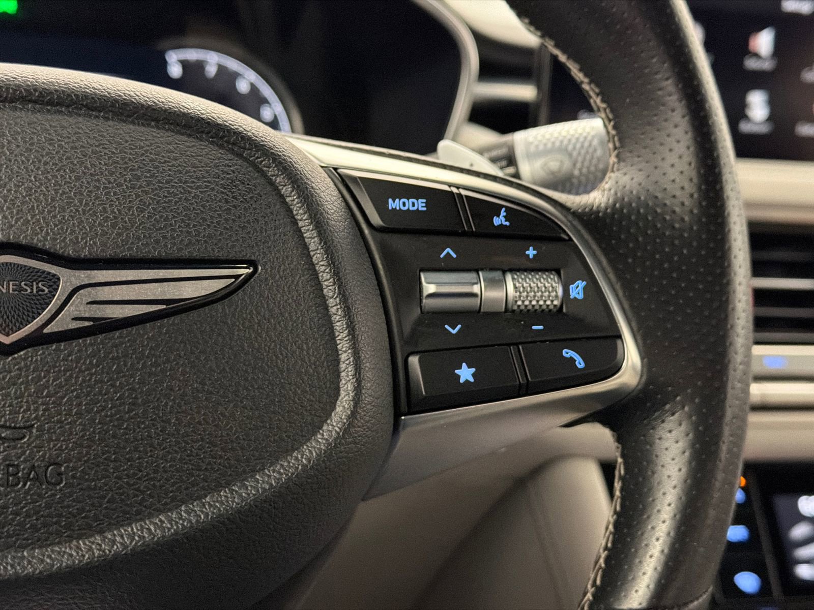 Used 2024 Genesis G70 2.5T image 18