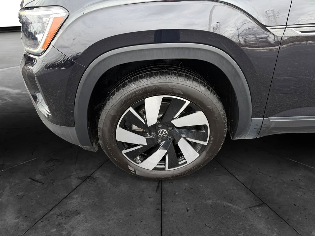 Used 2023 Volkswagen Atlas SE w/ Black Wheel Package image 14