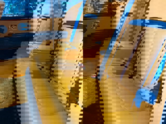 Used 2023 Rolls-Royce Cullinan w/ Dark Exterior Package image 27