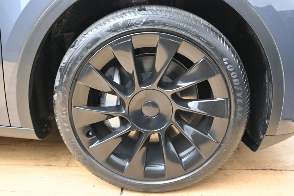 Used 2023 Tesla Model Y Long Range AWD/4WD image 19
