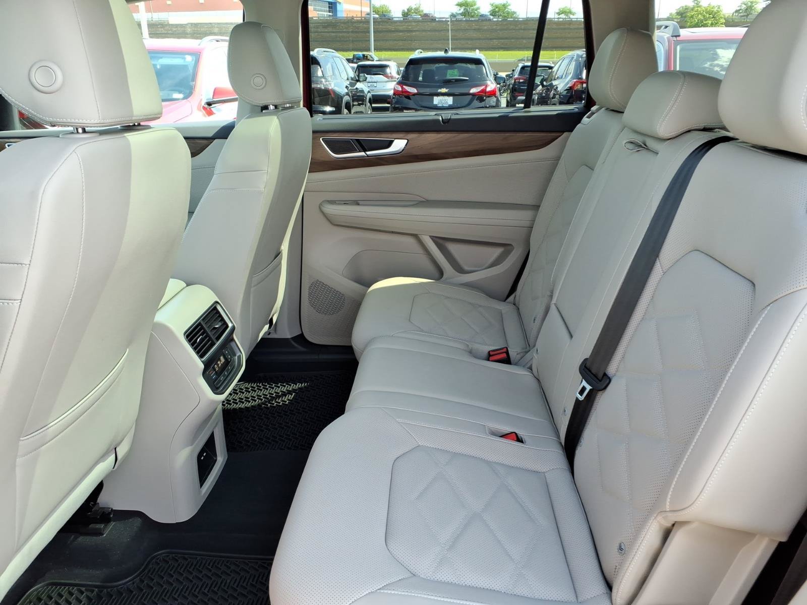 Used 2025 Volkswagen Atlas SE FWD image 26