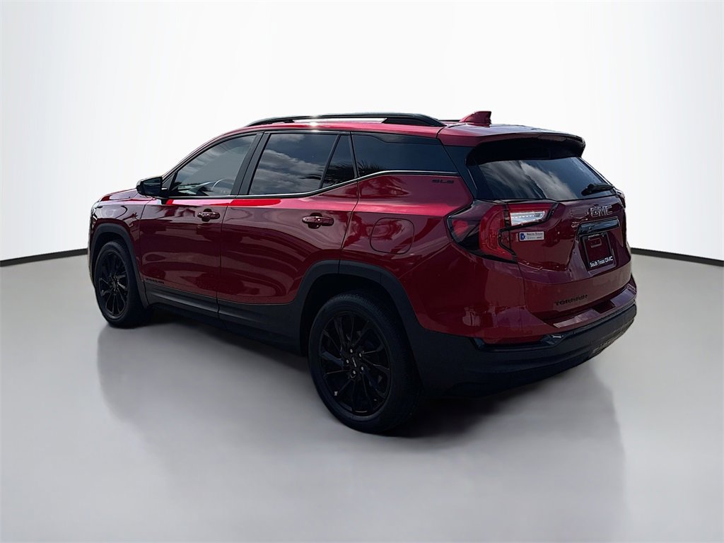Used 2024 GMC Terrain SLE w/ Driver Convenience Package image 5