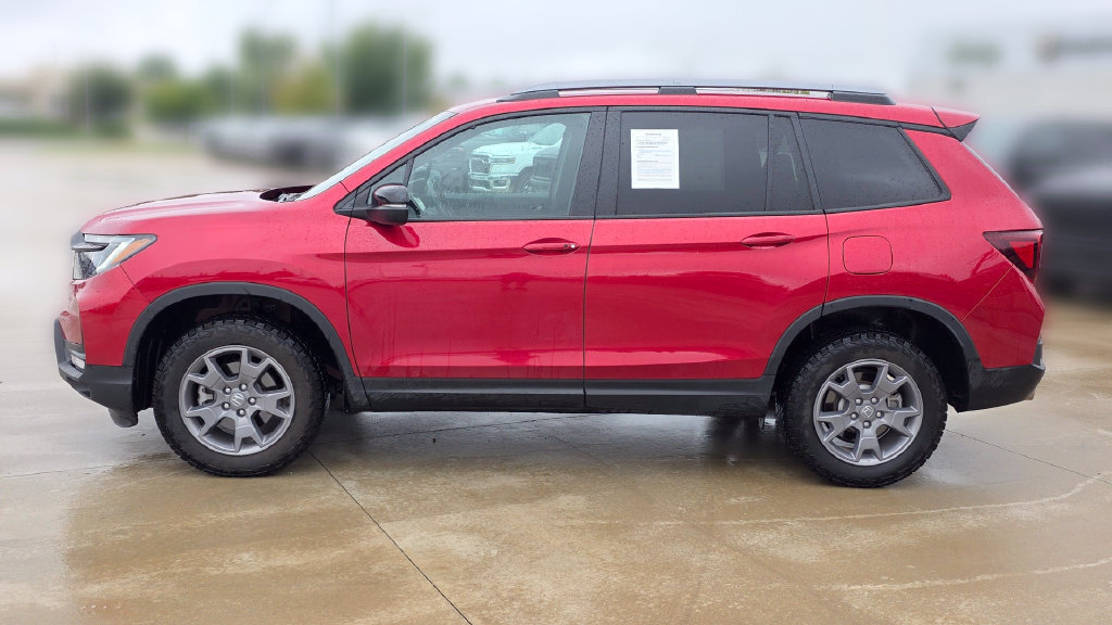Used 2025 Honda Passport TrailSport image 2