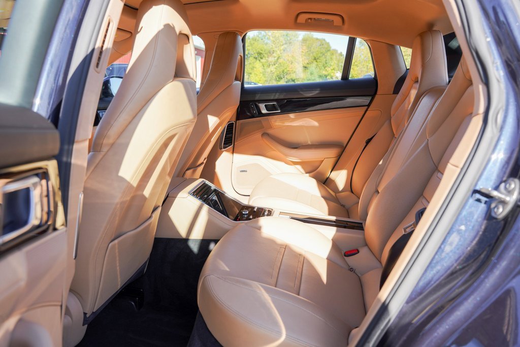 Used 2018 Porsche Panamera 4 image 27