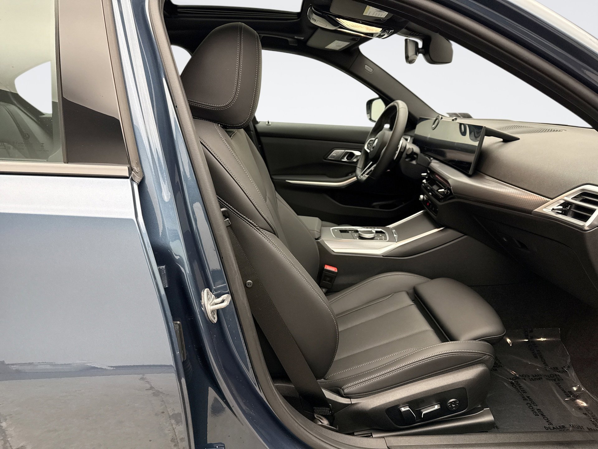 Used 2025 BMW 330i xDrive Sedan w/ M Sport Package image 18