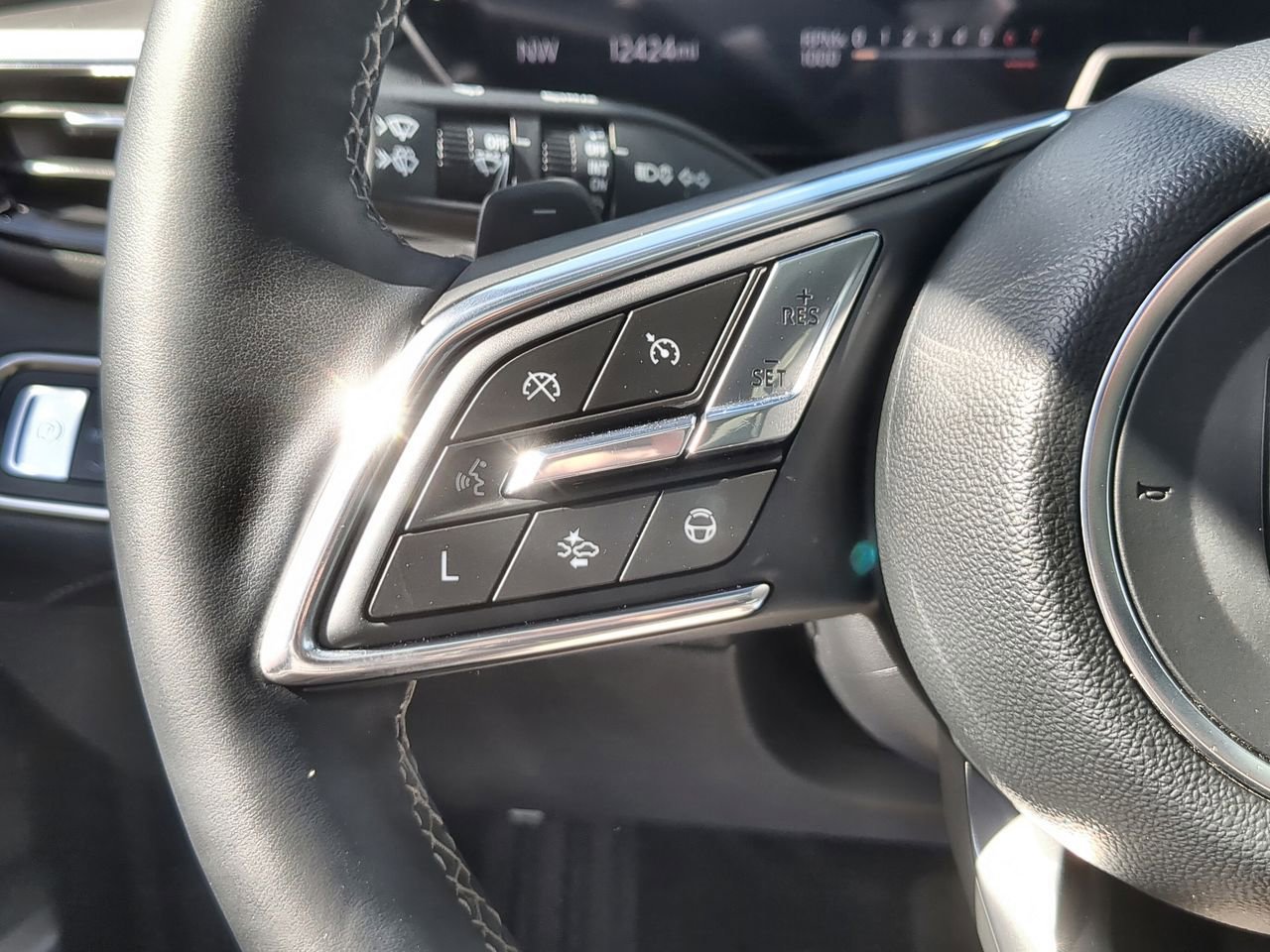 Used 2025 Buick Enclave Avenir w/ Super Cruise Package image 36