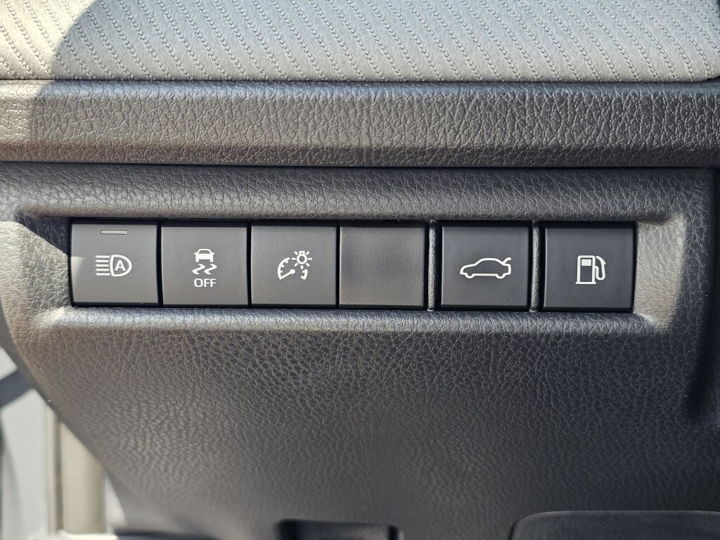 Used 2025 Toyota Camry SE w/ Convenience Package FWD image 20
