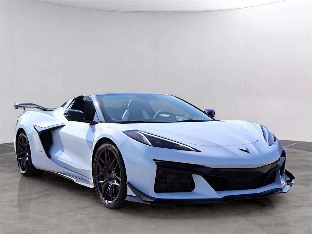 Used 2024 Chevrolet Corvette Z06 w/ Z07 Performance Package image 3