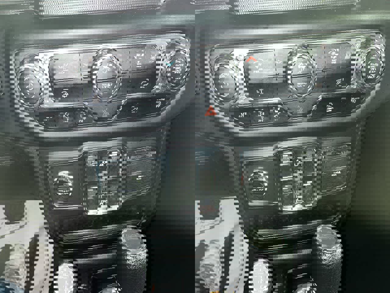 Used 2023 Jeep Gladiator Sport image 19