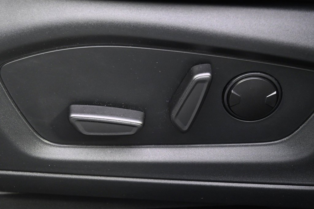 Used 2023 Ford Explorer XLT w/ Equipment Group 202A image 13