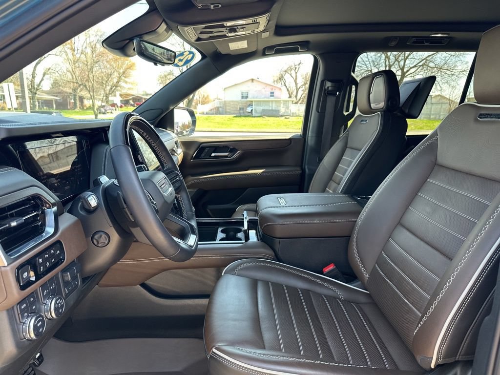 Used 2025 GMC Yukon XL Denali Ultimate w/ LPO, Floor Liner Package AWD/4WD image 27